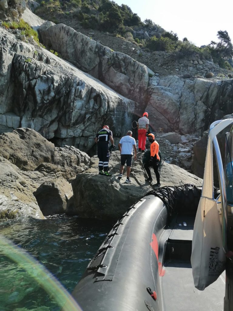salvataggio caprette imprigionate scogliera tra Levanto e Monterosso