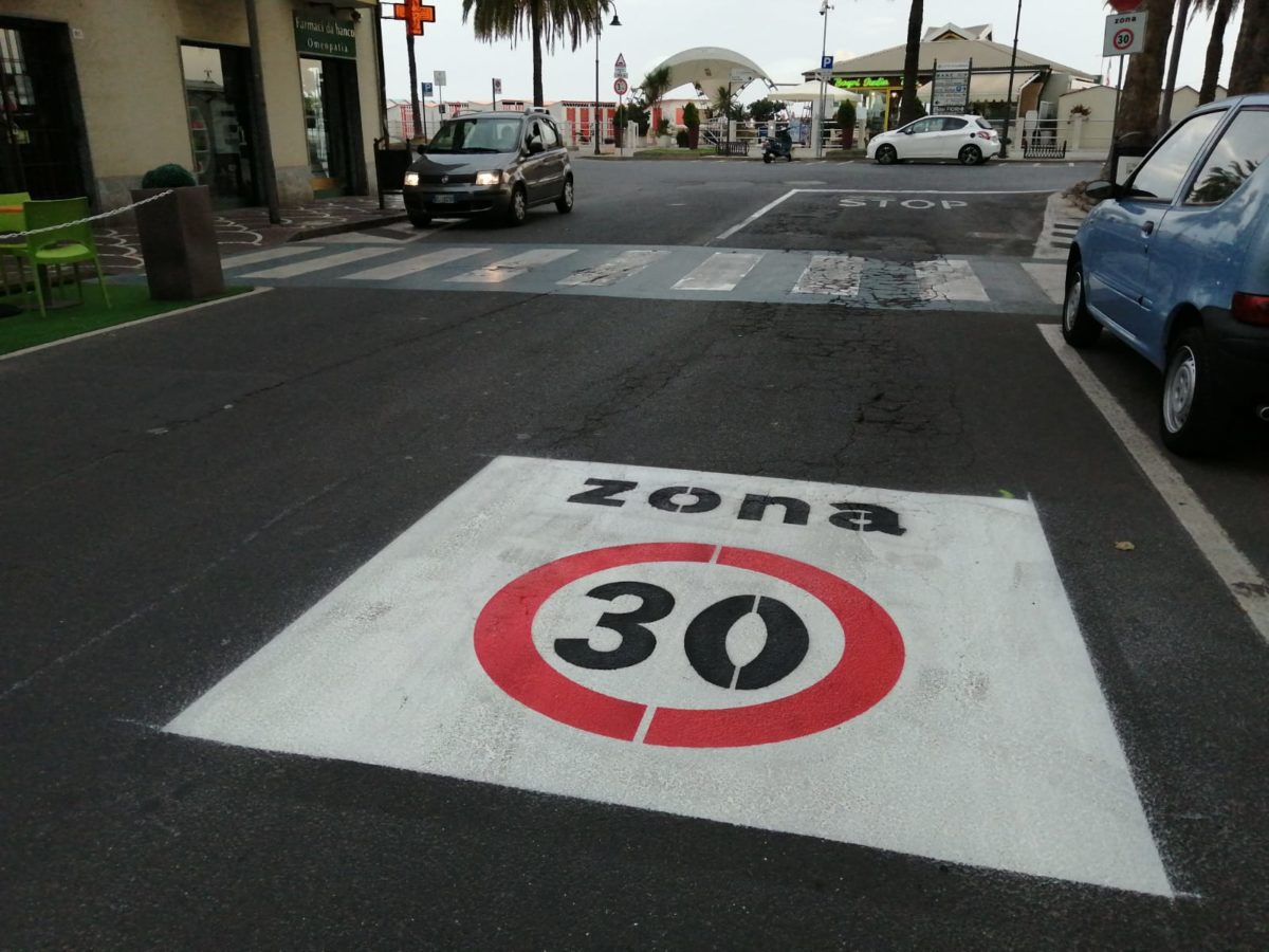 zona 30 segnaletica orizzontale Albenga