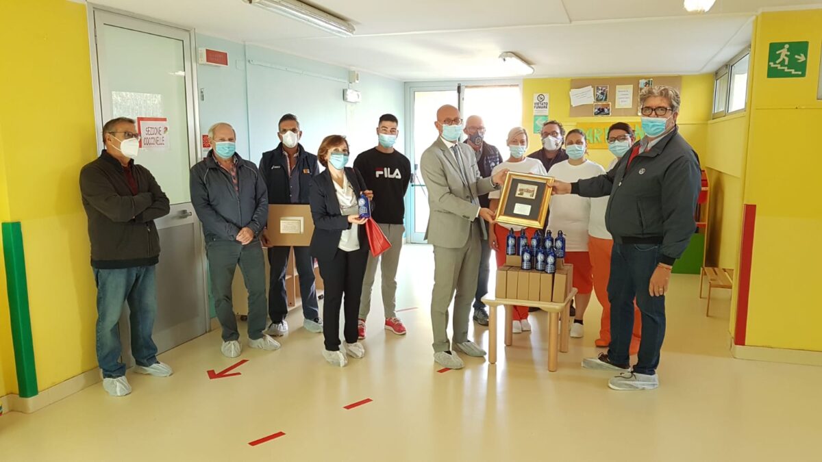 Loano - donazione Borracce Lions