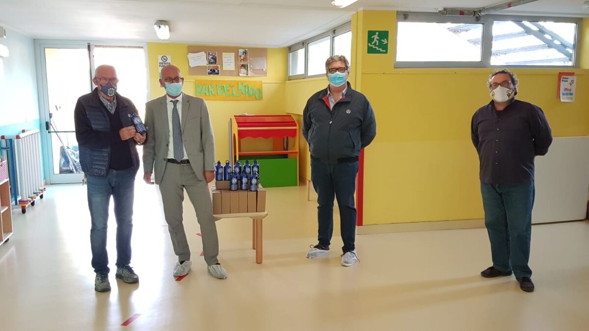 Loano - donazione Borracce Lions