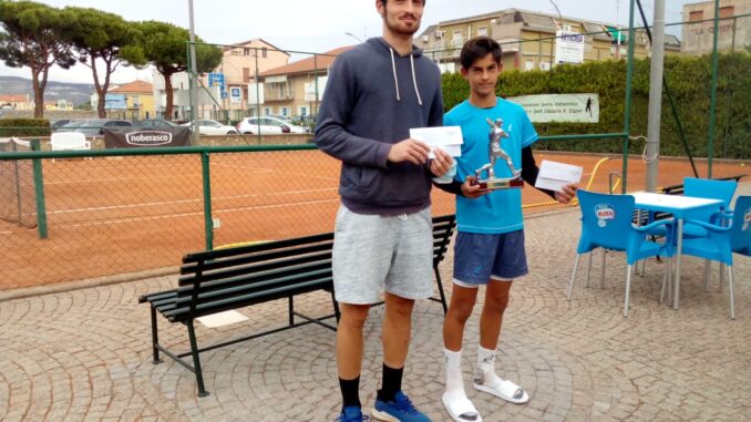 Loano tennis a sinistra Accatino e a destra il vincitore Carboni