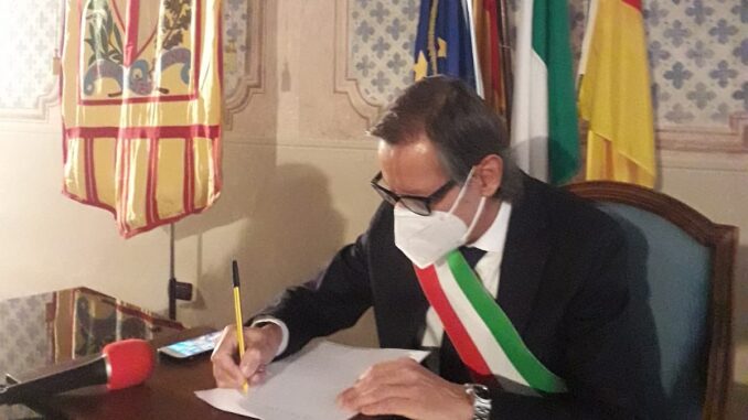 sindaco di Albenga Riccardo Tomatis