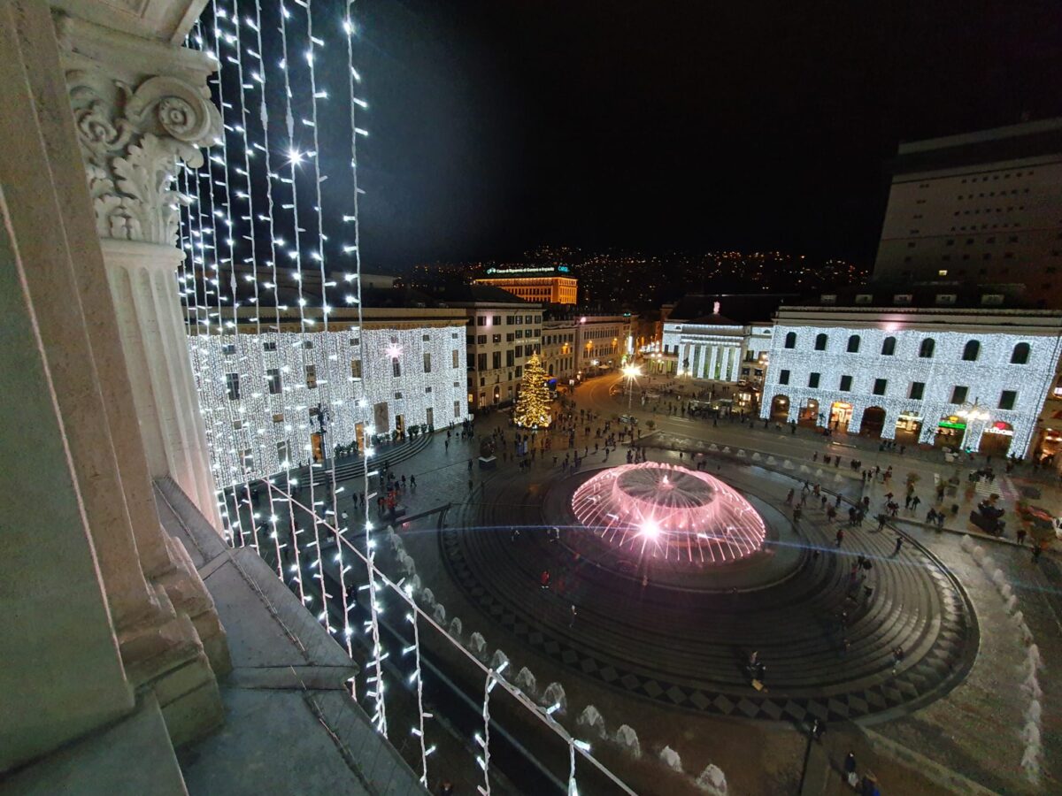 Genova Natale luminarie Piazza De Ferrari