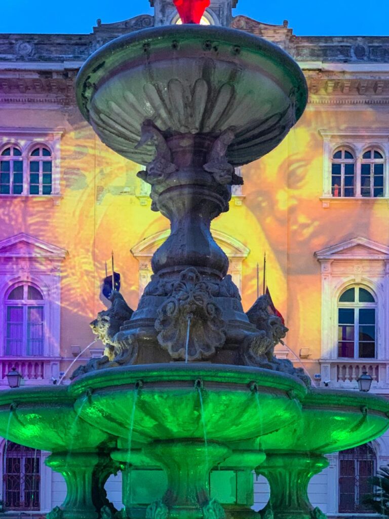 Luminarie natalizie Alassio 2020 - Fontana e Palazzo Comunale