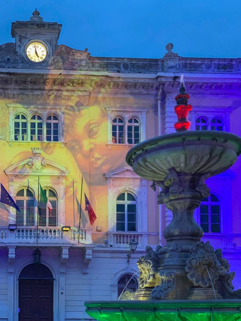 Luminarie natalizie Alassio 2020 - Palazzo e fontana