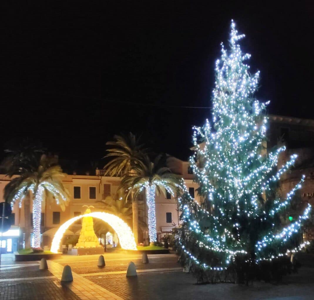 Natale Ceriale - albero luminarie