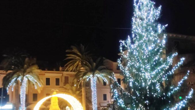 Natale Ceriale - albero luminarie