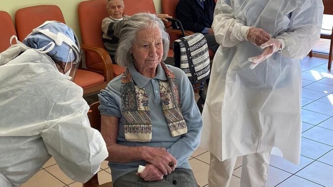 RSA Dott. Giacomo Natale ad Alassio - Vaccinazione Leonilde Vignolo