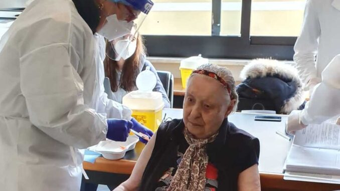 RSA Villa Alfieri - Vaccinazione Giuliana Guelfi a Calice Ligure