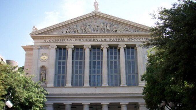 Parte superiore della facciata dello storico Teatro Chiabrera a Savona