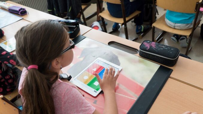 alunni in un'aula scolastica