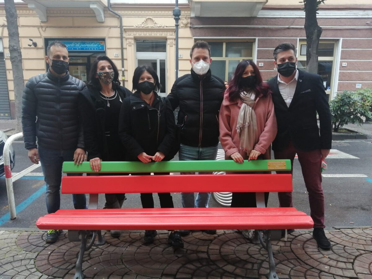 Albenga - panchina violenza donne via dei mille (