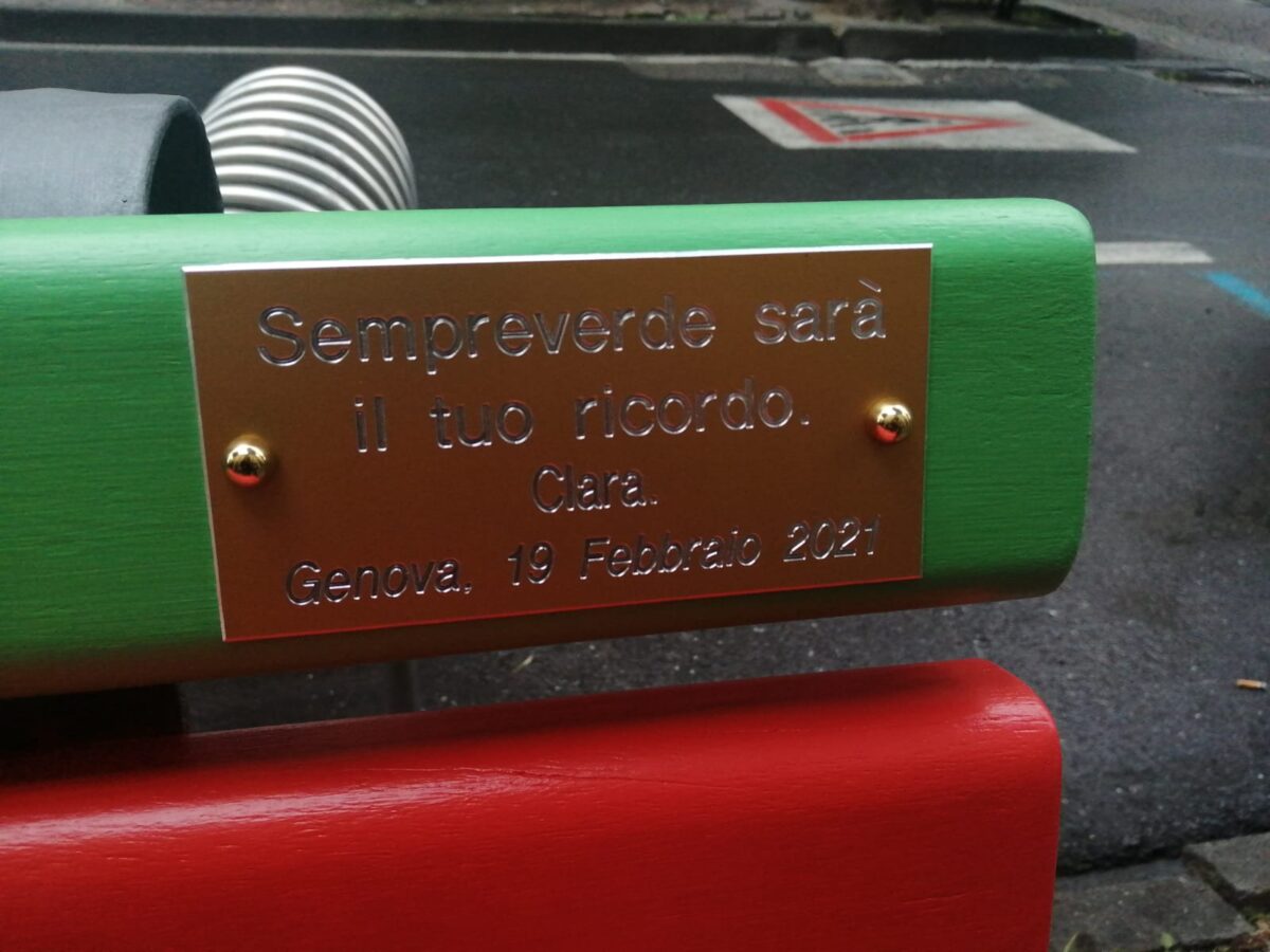 Albenga - panchina violenza donne via dei mille (