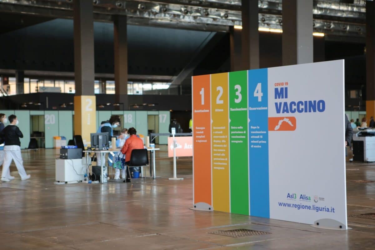 Hub vaccinale alla Fiera del Mare di Genova 