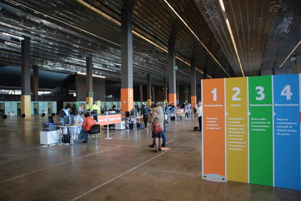 Hub vaccinale alla Fiera del Mare di Genova 