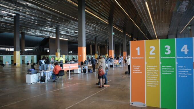 Hub vaccinale alla Fiera del Mare di Genova