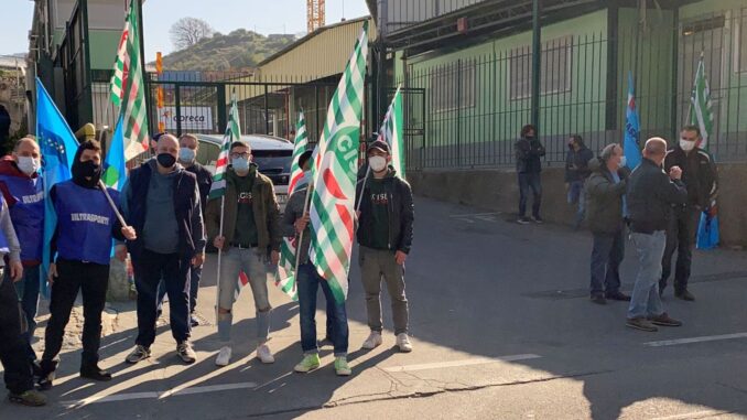 Presidio sindacale a Sanremo davanti alla sede della Doreca