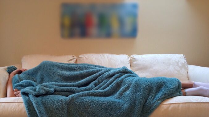 dormire sul divano