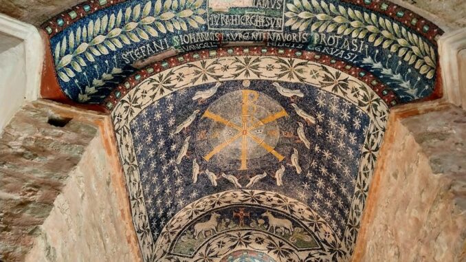 Trinità aniconica del Battistero di Albenga V-VI secolo