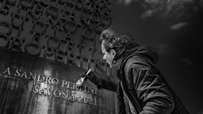 Lucchesi Monumento a Sandro Pertini - Savona