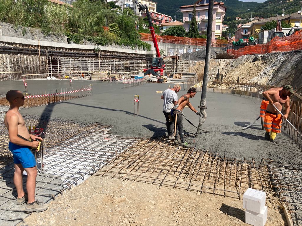 Alassio lavori parcheggio via Pera