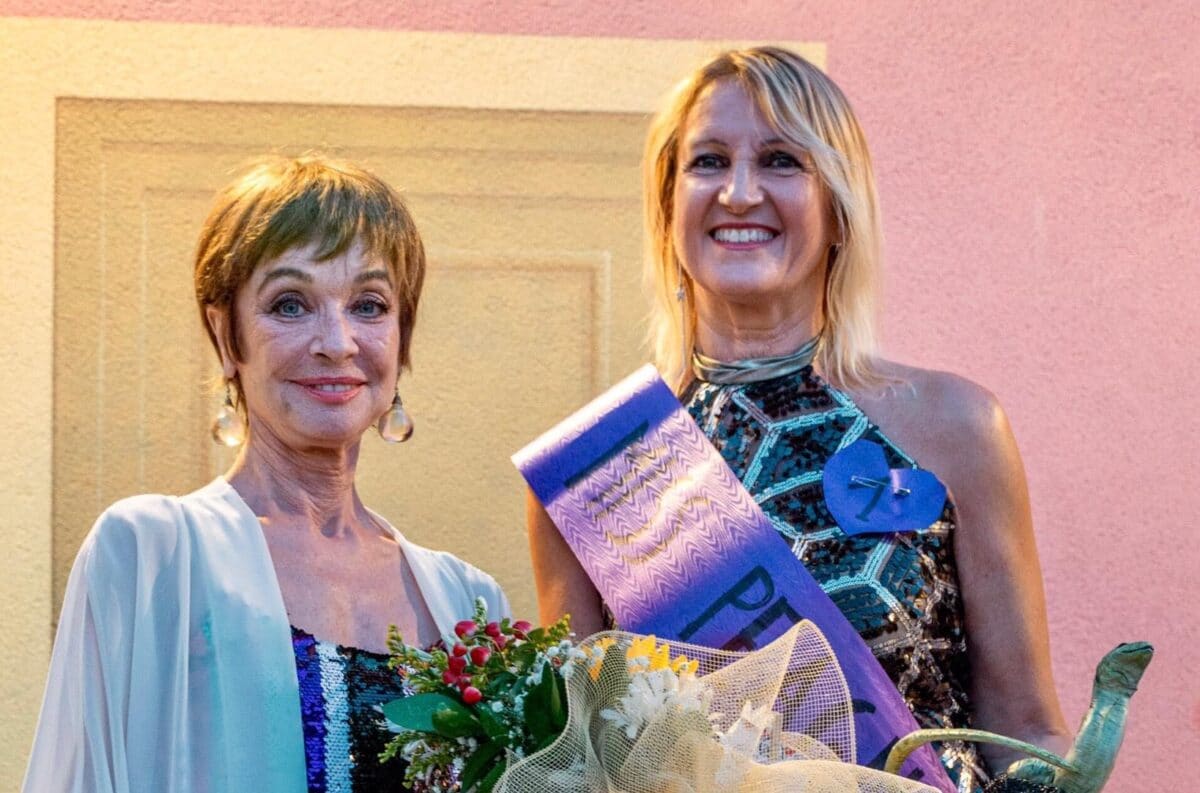 Marcella Sara Miss Peagna 2021- premiata da Oriella Dorella