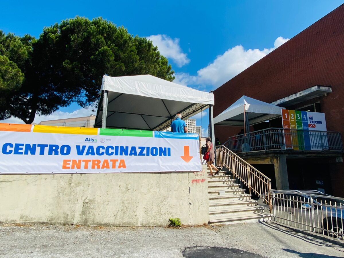 nuovo hub vaccini Genova 01