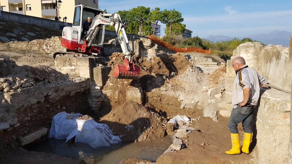 Albenga scavi area di San Clemente Le operazioni di ricopertura Img 1