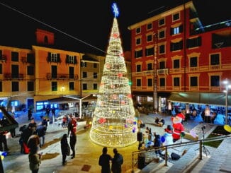 Varazze7.12.2021.accensione albero di Natale in piazza Dante