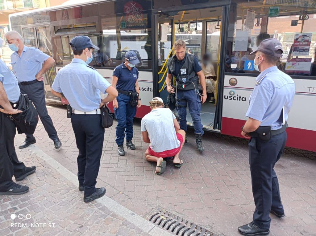 Polizia Locale Loano Controlli Bus