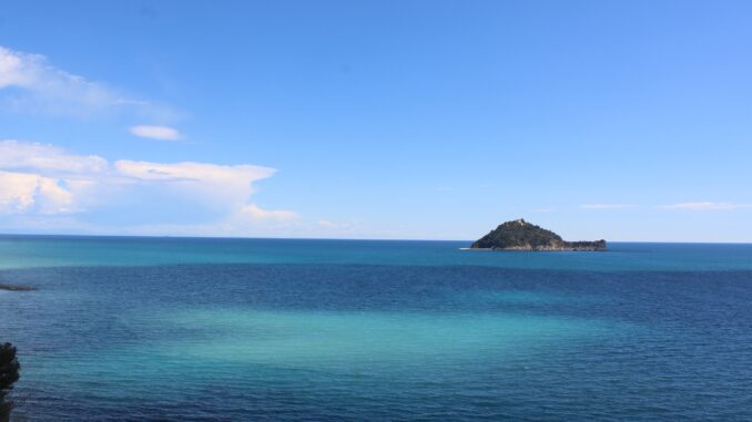 il mar ligure nel suo calmo splendore