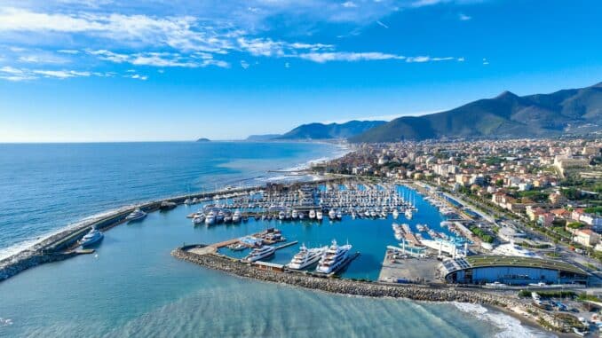 La marina di Loano e il litorale