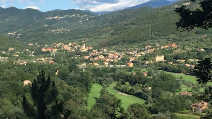 Una vista panoramica su Garlenda e delle valli albenganesi