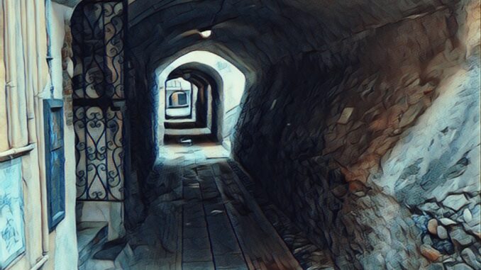 I caruggi del centro storico di Albenga nella foto di Roberto Ruaro
