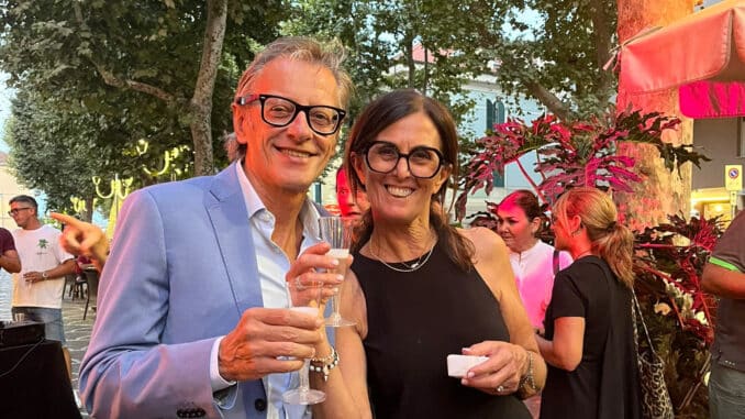 Ad Albenga Riccardo Tomatis e Laura Bonelli brindano ai 30 anni del Festival des Glaces