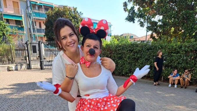 la direttrice Carmen Andrina interpreta Minnie nella Rsa Humanitas di Borghetto