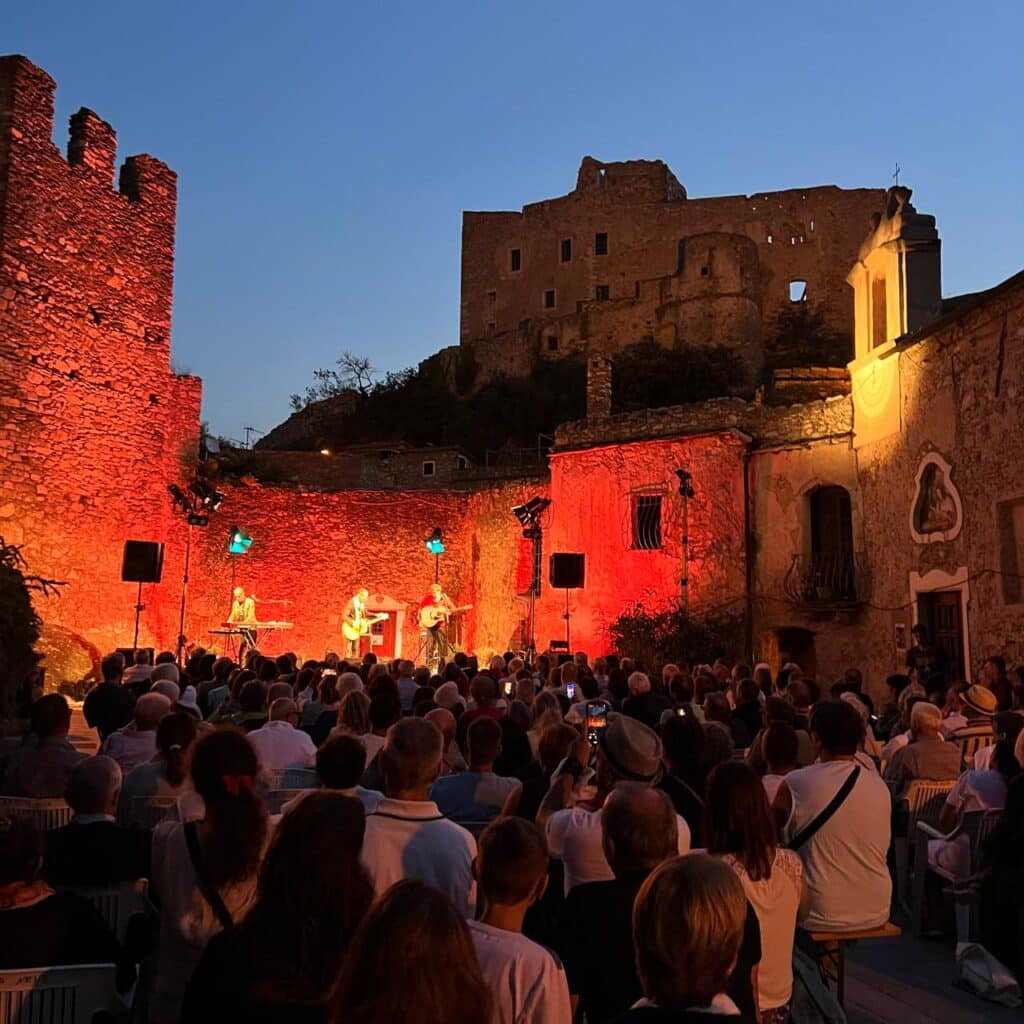 Una serata al festivalcontrario 2024 a Castelvecchio