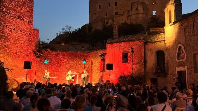 Una serata al festivalcontrario 2024 a Castelvecchio