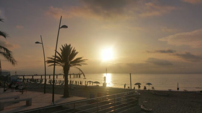 Alba sul Lungomare di Albenga