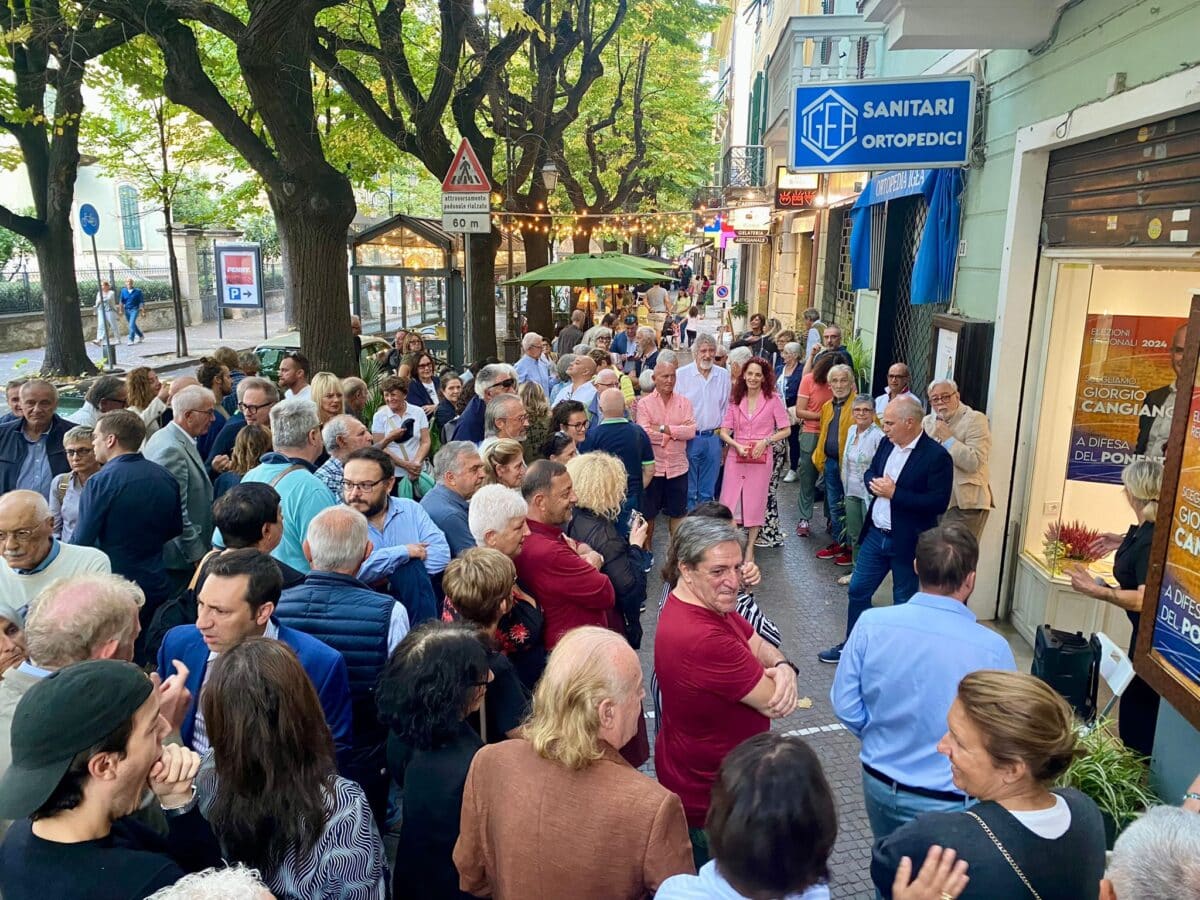 Cangiano ha inaugurato point elettorale ad Albenga