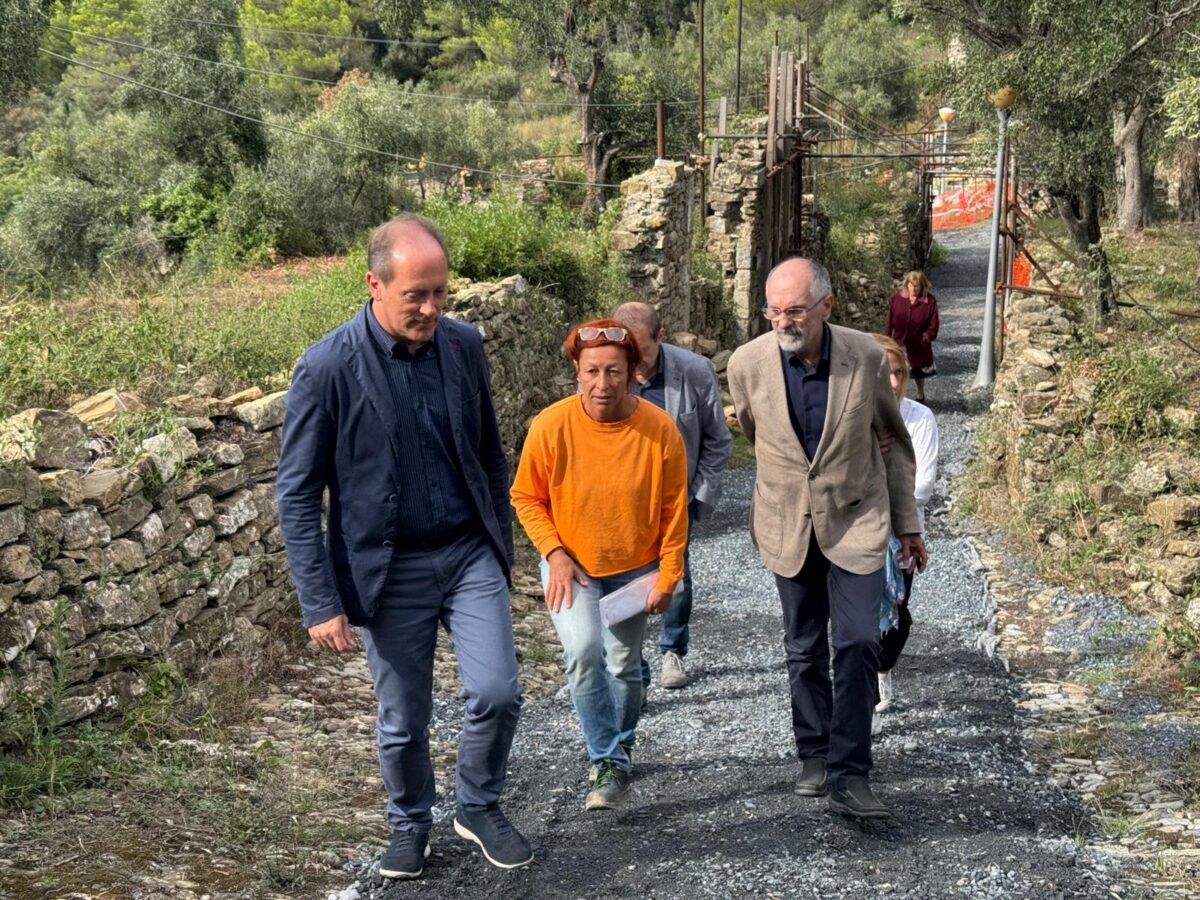 da sinistra: il sindaco Mauro Demichelis, la dottoressa Marta Conventi, il Soprintendente dottor Federico Barello
