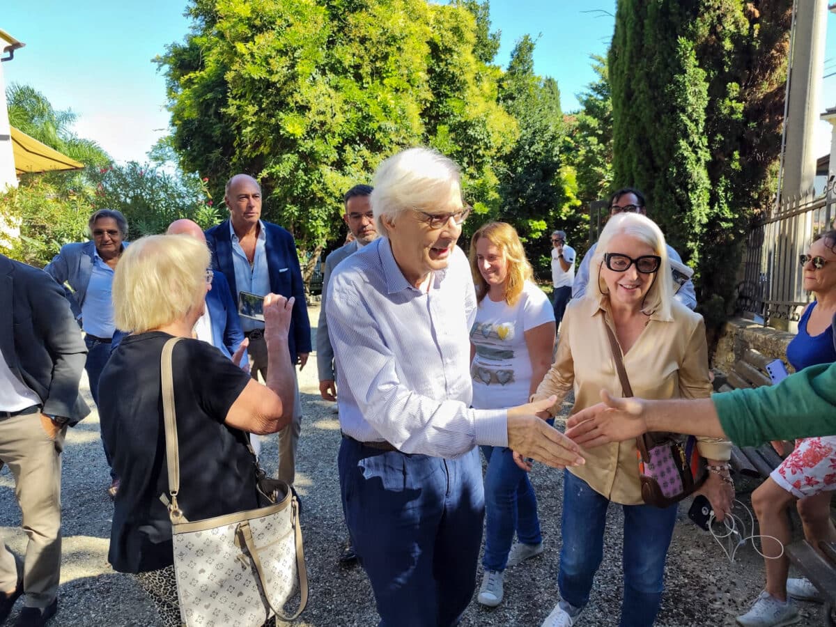Inaugurazione mostra ad Alassio I percorsi dell'arte alla presenza di Vittorio Sgarbi