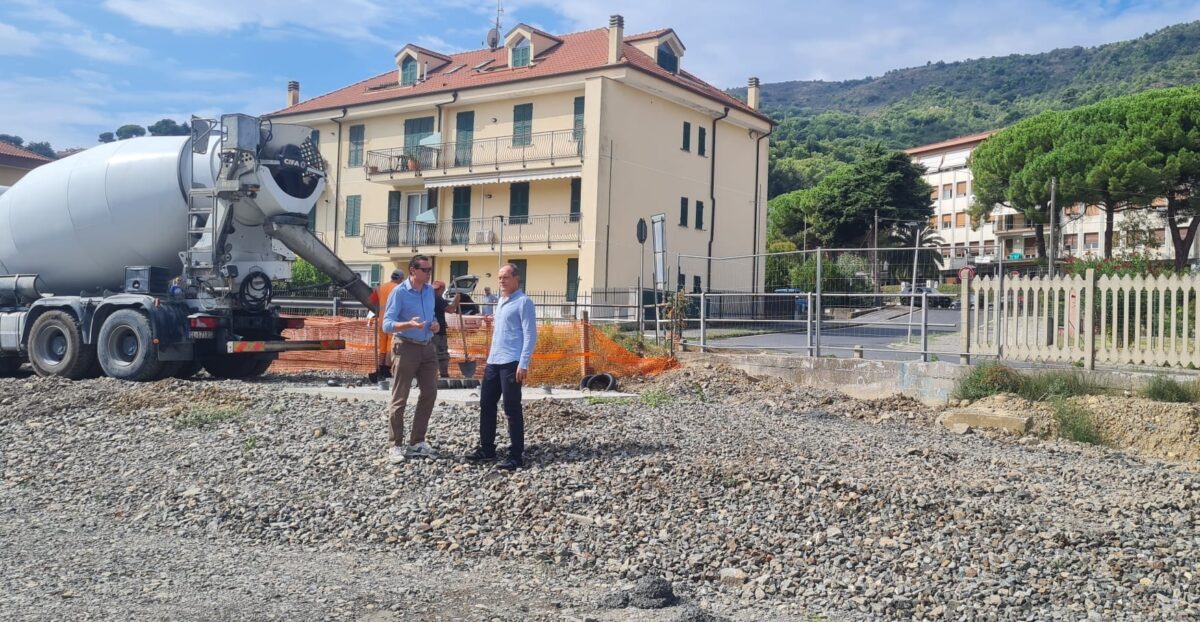 intersezione con via Carminati e pista ciclabile
