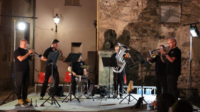 palco concerto dei Brass e Abbrass ad Albenga
