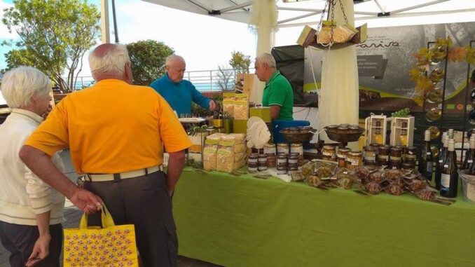 uno stand alla Fiera di San Matteo a Laigueglia