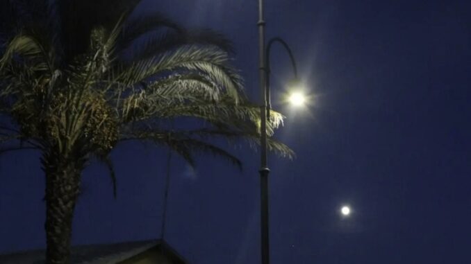 un notturno sul lungomare di Albenga