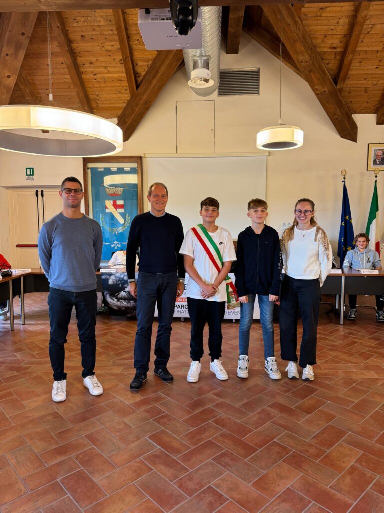 SINDACO E VICE SINDACO DEI RAGAZZI CON SINDACO E VIUCE SINDACO DI ANDORA
