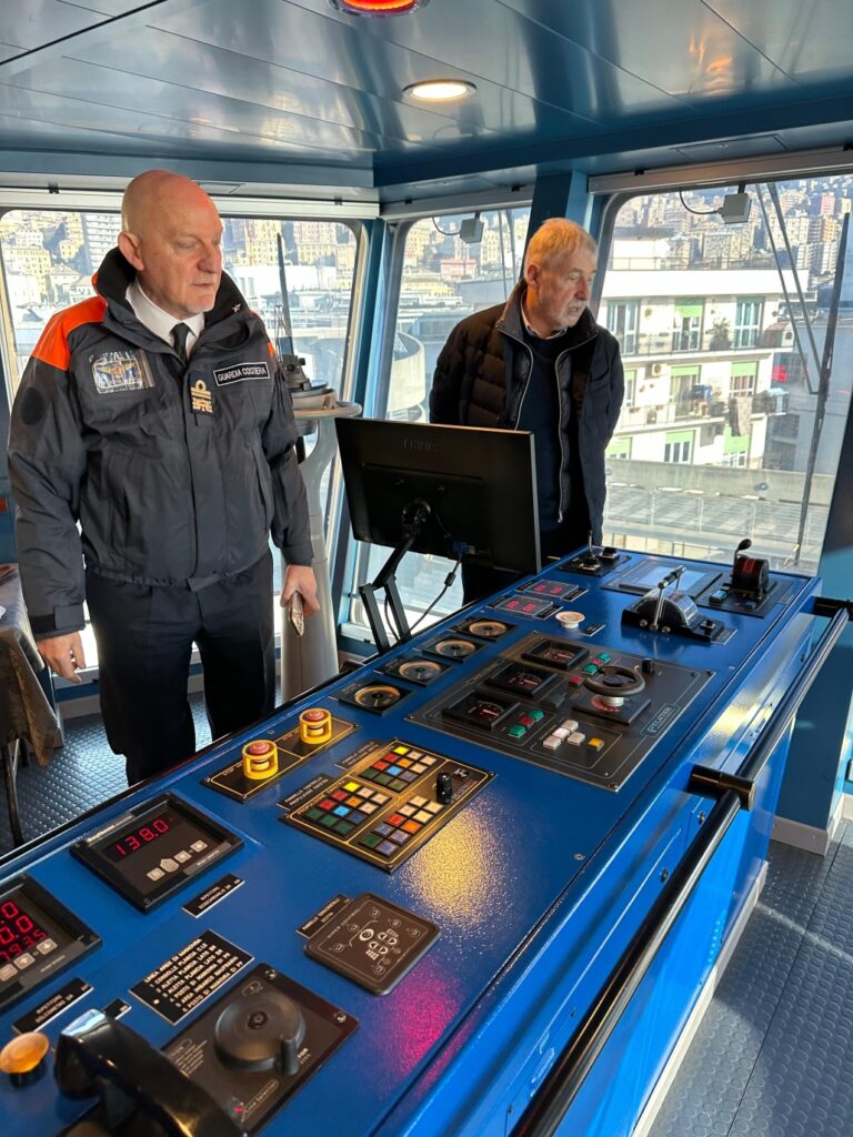 presidente Bucci in visita alla Nave Diciotti