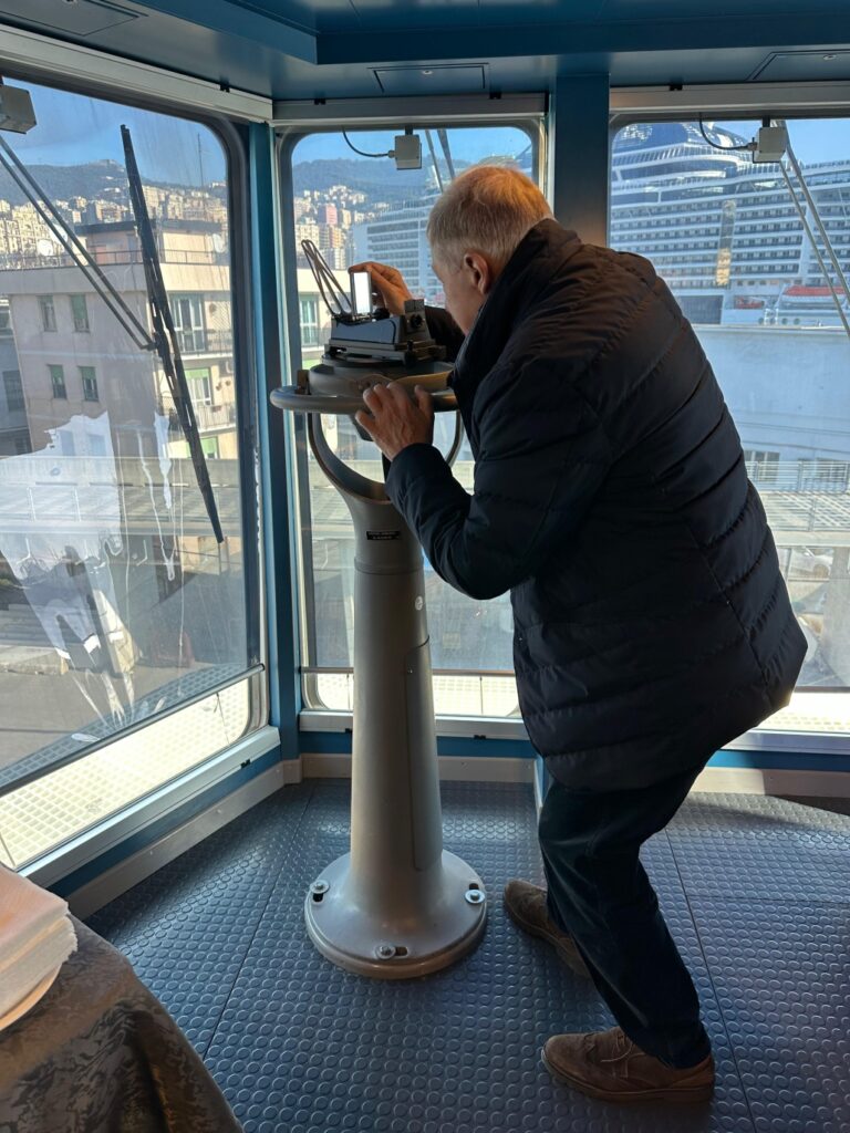 presidente Bucci in visita alla Nave Diciotti