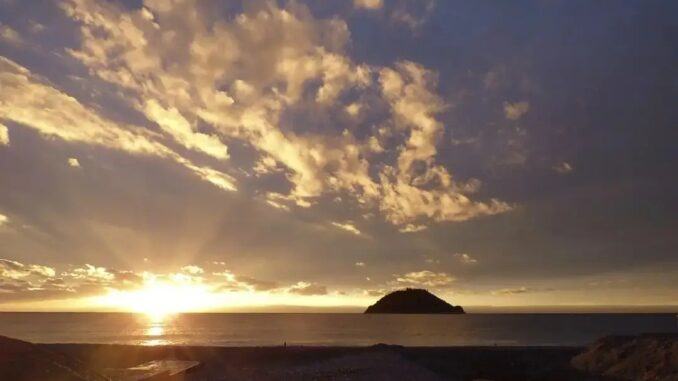l'Isola Gallinara attende l'alba
